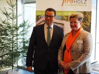 Minister Peter Hauk mit Moderatorin Cornelia Rupp-Hafner