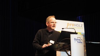 Dipl.-Ing. Christopher Unger - STUDIOBORNHEIM Unger Ritter Architekten PartG mbB - bei seinem Vortrag